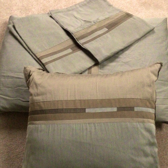 Elegant Queen Bedding Set